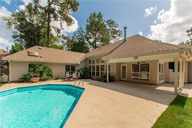 2212 Prairie Ct, Mandeville, LA 70448 - swimming pool featuring a patio