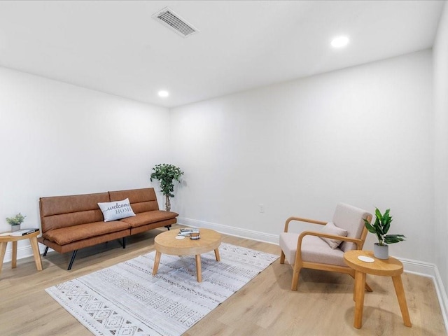 1340 Nursery Pl, Metairie, LA 70005 - sitting room featuring light wood-type flooring and recessed lighting