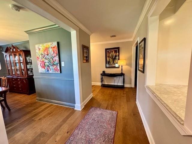 9 Hennessey Ct, River Ridge, LA 70123 - hallway featuring wood finished floors and crown molding