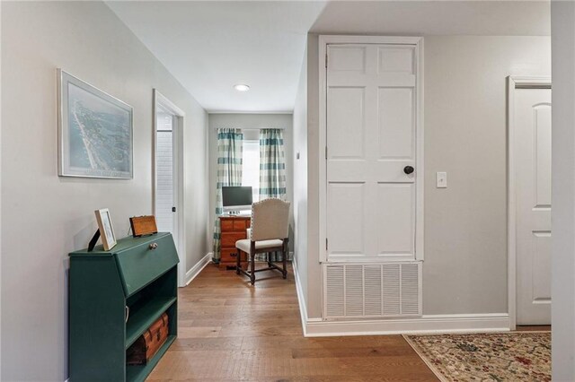 9 Hennessey Ct, River Ridge, LA 70123 - corridor featuring wood finished floors, recessed lighting, and a desk