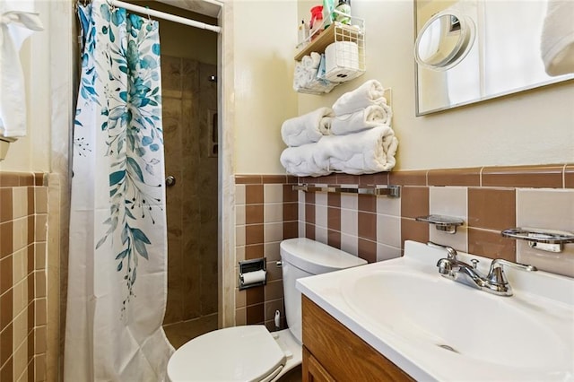 822 Homestead Ave, Metairie, LA 70005 - full bath with tile walls, tiled shower, vanity, and wainscoting