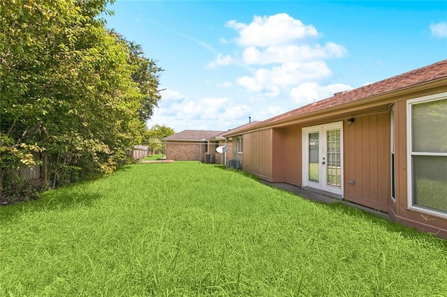 452426 Lafon Dr, New Orleans, LA 70126 - view of yard with french doors