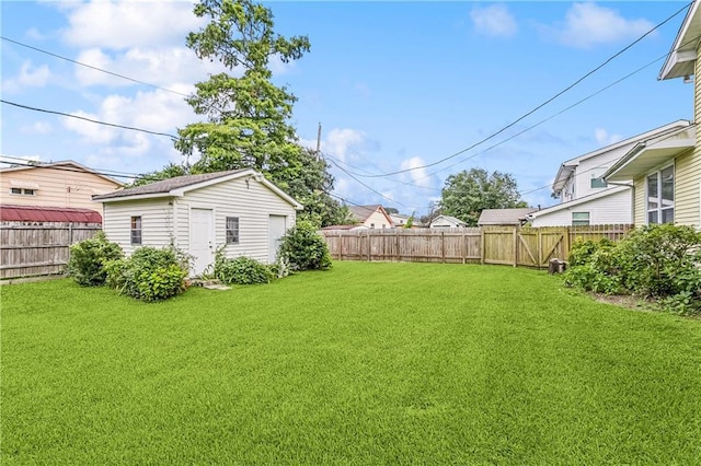 6213 Rosalie Ct, Metairie, LA 70003 - fenced backyard featuring an outbuilding