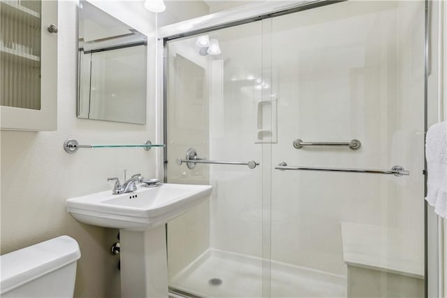 6213 Rosalie Ct, Metairie, LA 70003 - bathroom with a stall shower