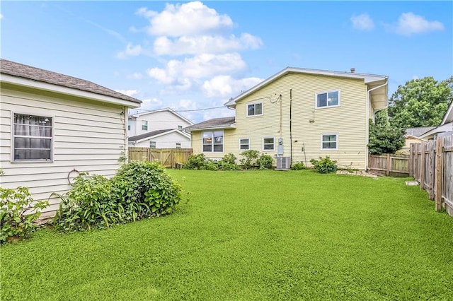 6213 Rosalie Ct, Metairie, LA 70003 - rear view of house with a fenced backyard