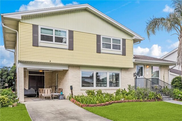 6213 Rosalie Ct, Metairie, LA 70003 - rear view of house with brick siding and a yard