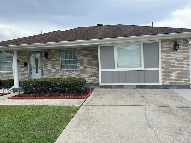 532 Deerfield Rd, Terrytown, LA 70056 - view of front of house featuring roof with shingles and brick siding