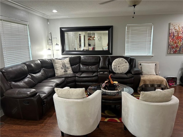 532 Deerfield Rd, Terrytown, LA 70056 - living area with crown molding, wood finished floors, and recessed lighting