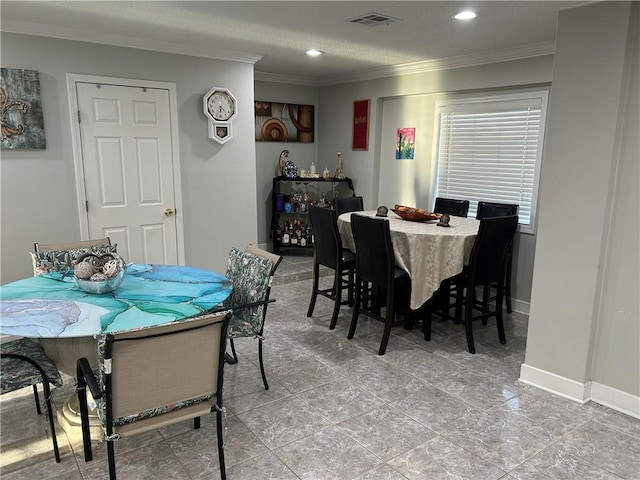 532 Deerfield Rd, Terrytown, LA 70056 - dining area featuring crown molding and recessed lighting