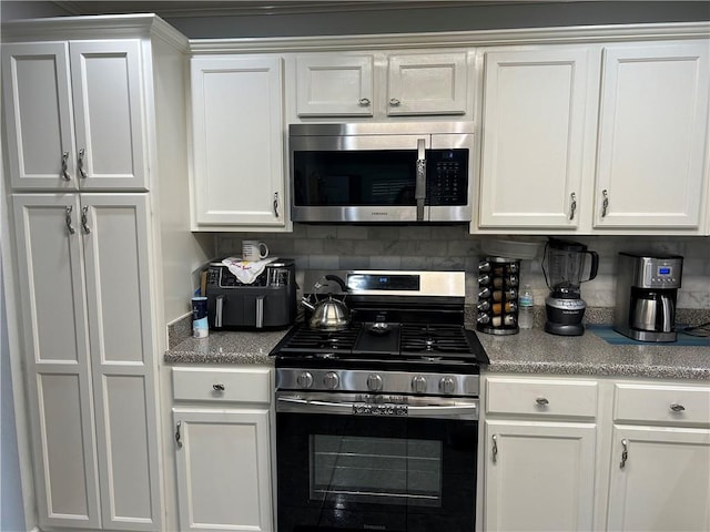 532 Deerfield Rd, Terrytown, LA 70056 - kitchen featuring appliances with stainless steel finishes, white cabinetry, and tasteful backsplash