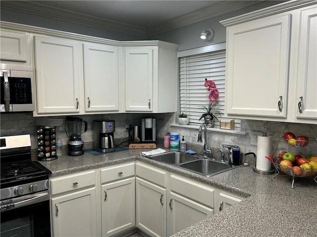 532 Deerfield Rd, Terrytown, LA 70056 - kitchen with stainless steel appliances, white cabinets, tasteful backsplash, and crown molding