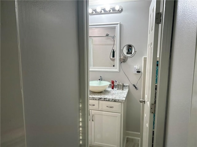 532 Deerfield Rd, Terrytown, LA 70056 - bathroom with vanity and a shower with curtain