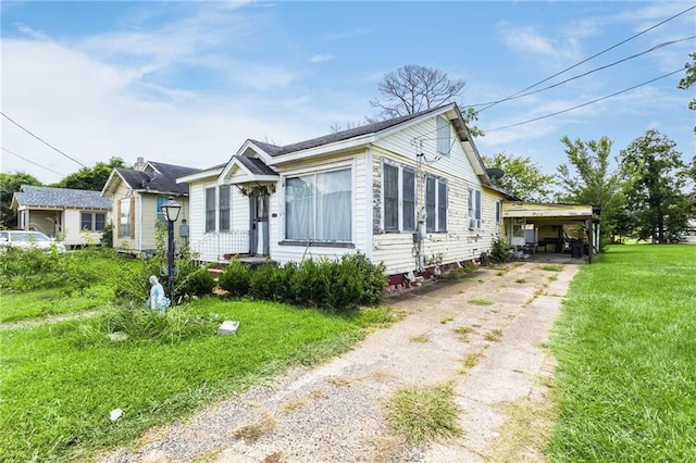 719 W Vine St, Opelousas, LA 70570 - view of front facade featuring driveway and a front lawn