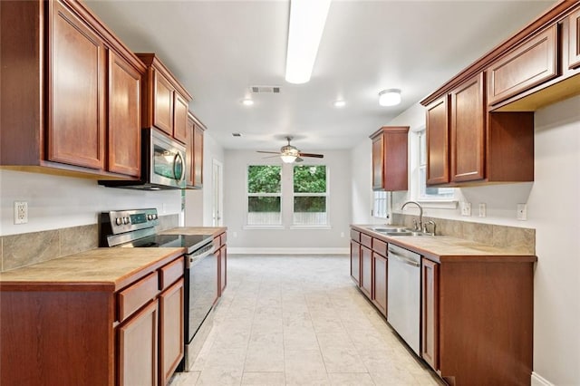 41151 Snowball Cir, Ponchatoula, LA 70454 - kitchen featuring appliances with stainless steel finishes, a ceiling fan, and light countertops