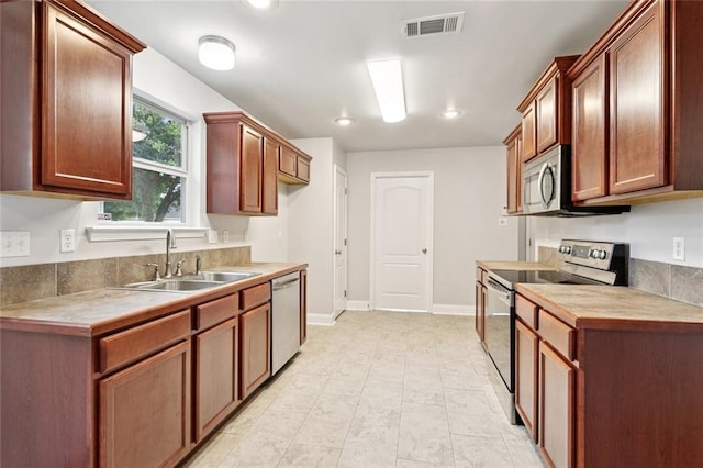 41151 Snowball Cir, Ponchatoula, LA 70454 - kitchen with appliances with stainless steel finishes, recessed lighting, and light countertops