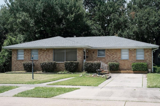 6 Gelbke Dr, Gretna, LA 70053 - single story home featuring a front yard, brick siding, and a shingled roof