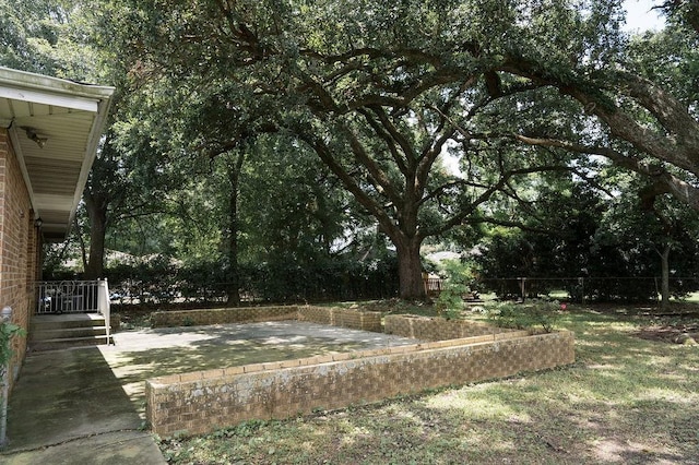 6 Gelbke Dr, Gretna, LA 70053 - view of yard featuring a patio