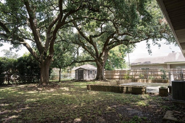 6 Gelbke Dr, Gretna, LA 70053 - fenced backyard with a storage shed