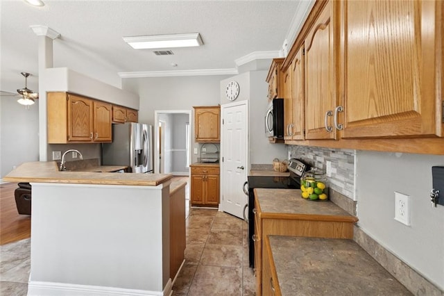 101 Tammy Dr, Slidell, LA 70458 - kitchen featuring stainless steel appliances, a peninsula, ceiling fan, a textured ceiling, and ornamental molding