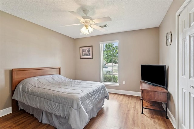 101 Tammy Dr, Slidell, LA 70458 - bedroom with wood finished floors, a textured ceiling, and ceiling fan