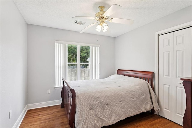 101 Tammy Dr, Slidell, LA 70458 - bedroom featuring wood finished floors, a closet, and a ceiling fan