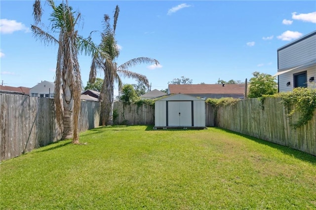 2909 Amelia St, New Orleans, LA 70115 - fenced backyard featuring a storage shed