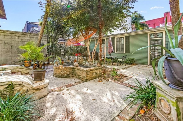 718 Ursulines Ave Unit D, New Orleans, LA 70116 - view of patio