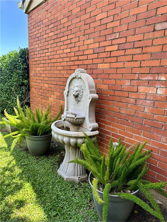 4519 Bancroft Dr, New Orleans, LA 70122 - exterior view of brick siding