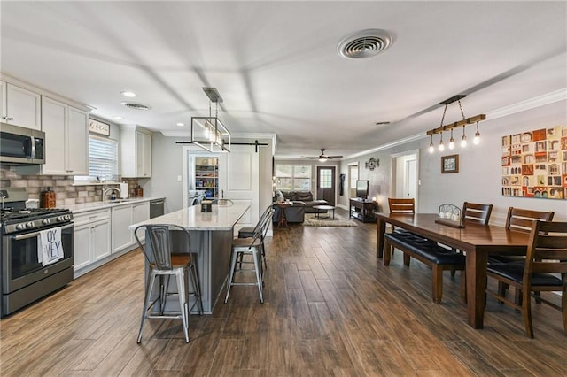 5028 Jasper St, Metairie, LA 70006 - dining area featuring crown molding, dark wood finished floors, plenty of natural light, recessed lighting, and a ceiling fan