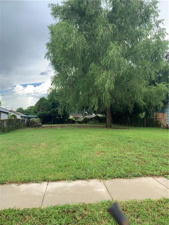 4737 Pauline Dr, New Orleans, LA 70126