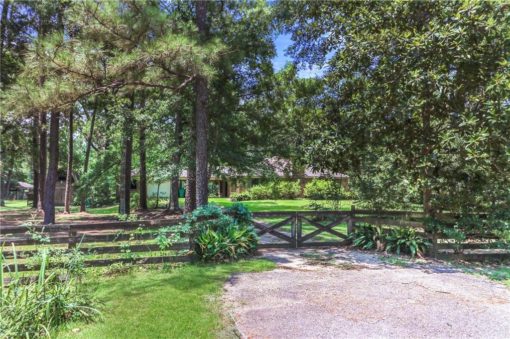28238 Evelyn Dr, Lacombe, LA 70445 - photo 1
