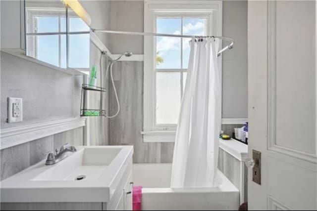3026 Short St, New Orleans, LA 70125 - full bathroom with shower / tub combo and vanity