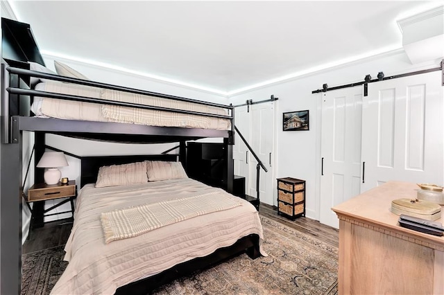 300 Lake Marina Ave Unit 14Dbw, New Orleans, LA 70124 - bedroom featuring a barn door and wood finished floors