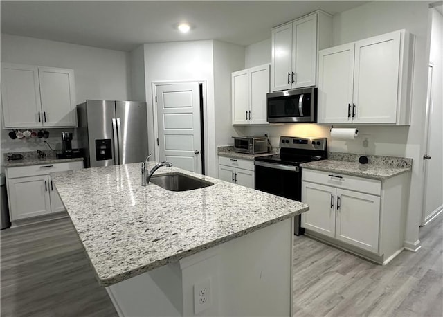 42423 Landing View Rd, Ponchatoula, LA 70454 - kitchen with appliances with stainless steel finishes, light wood-style floors, white cabinets, and recessed lighting