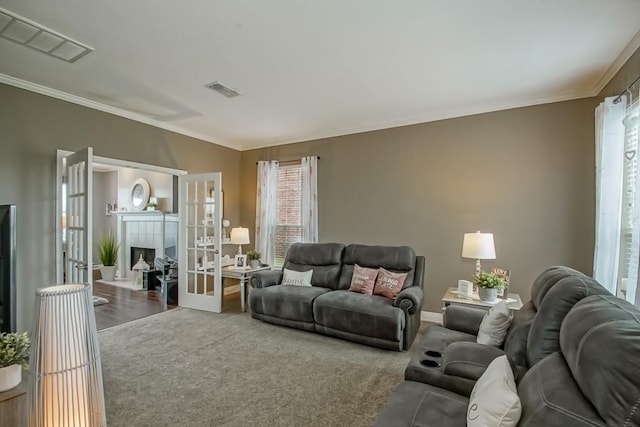 784 Lakeview Ln, Covington, LA 70435 - living room featuring plenty of natural light, crown molding, and carpet