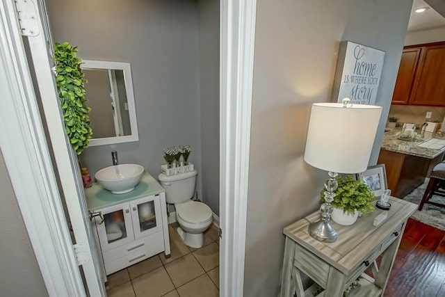 784 Lakeview Ln, Covington, LA 70435 - bathroom with vanity and tile patterned floors