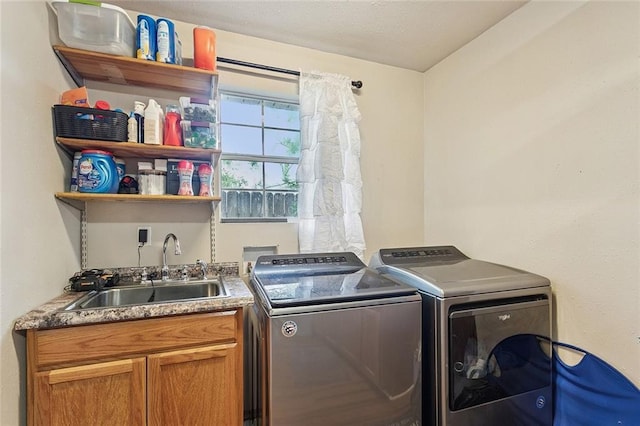 540 N 8th St, Ponchatoula, LA 70454 - washroom featuring independent washer and dryer, bar with sink, and cabinet space