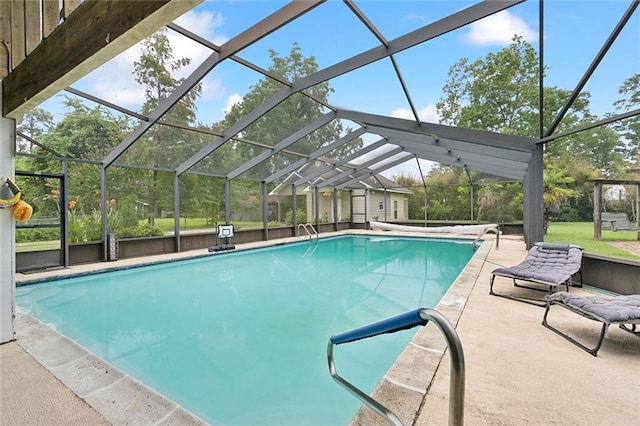 540 N 8th St, Ponchatoula, LA 70454 - swimming pool with a patio area and glass enclosure