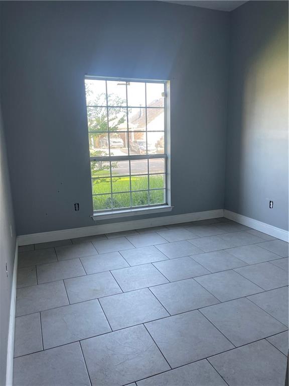 40 Cane Dr, La Place, LA 70068 - tiled empty room with baseboards