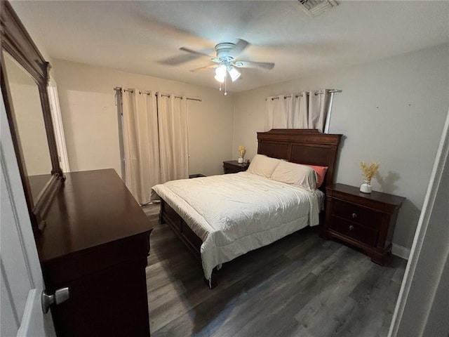 1905 Farmington Pl, Gretna, LA 70056 - bedroom featuring dark wood finished floors and ceiling fan
