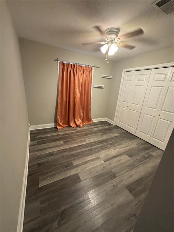 1905 Farmington Pl, Gretna, LA 70056 - unfurnished bedroom with dark wood-style flooring, ceiling fan, and a closet