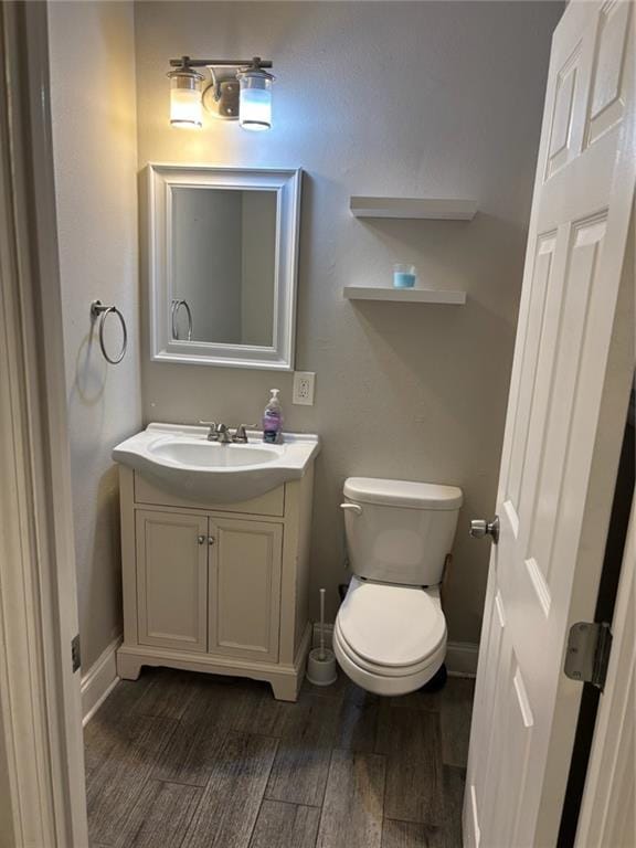 1905 Farmington Pl, Gretna, LA 70056 - bathroom with wood finished floors and vanity