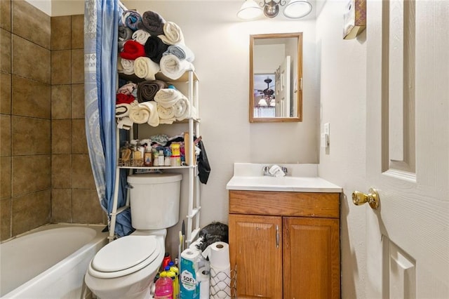 484951 Viola St, New Orleans, LA 70126 - full bath featuring vanity and shower / tub combo with curtain