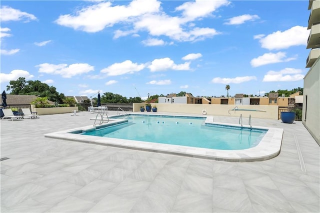 300 Lake Marina Ave Unit 7-C, New Orleans, LA 70124 - community pool with a patio