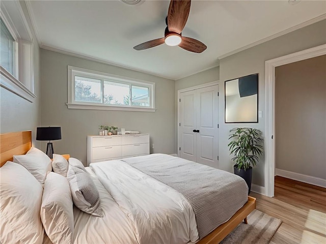 861 W William David Pkwy, Metairie, LA 70005 - bedroom featuring ornamental molding, light wood finished floors, a closet, and a ceiling fan