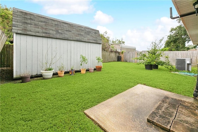 212 7th St, Bridge City, LA 70094 - fenced backyard featuring a storage unit and a patio area
