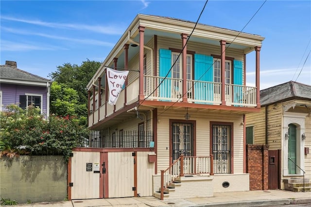 827 Port St, New Orleans, LA 70117 - view of side of property with a balcony
