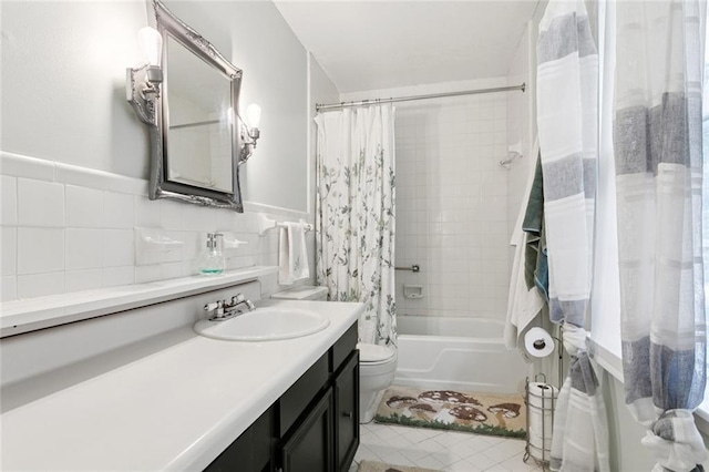 872 Bellemeade Blvd, Gretna, LA 70056 - full bath with vanity, shower / bath combo with shower curtain, and tile patterned flooring