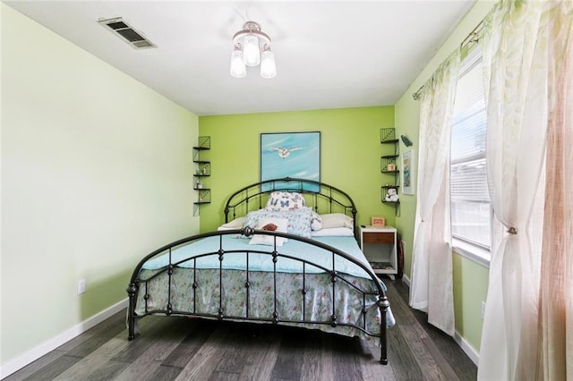 872 Bellemeade Blvd, Gretna, LA 70056 - bedroom with wood finished floors and multiple windows