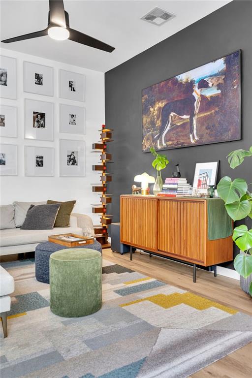 2113 Harmony St, New Orleans, LA 70115 - reception area with a ceiling fan